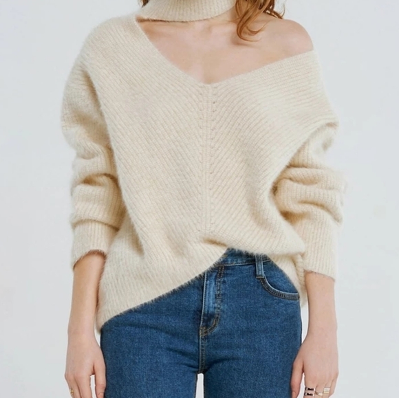 New Cold Shoulder Knitted Sweater - Picture 6 of 7